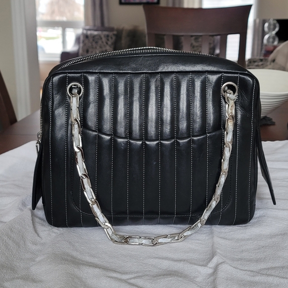 AUTHENTIC Chanel Mademoiselle Ligne Vertical Quilted Leather Camera Bag, Large - Picture 6 of 12